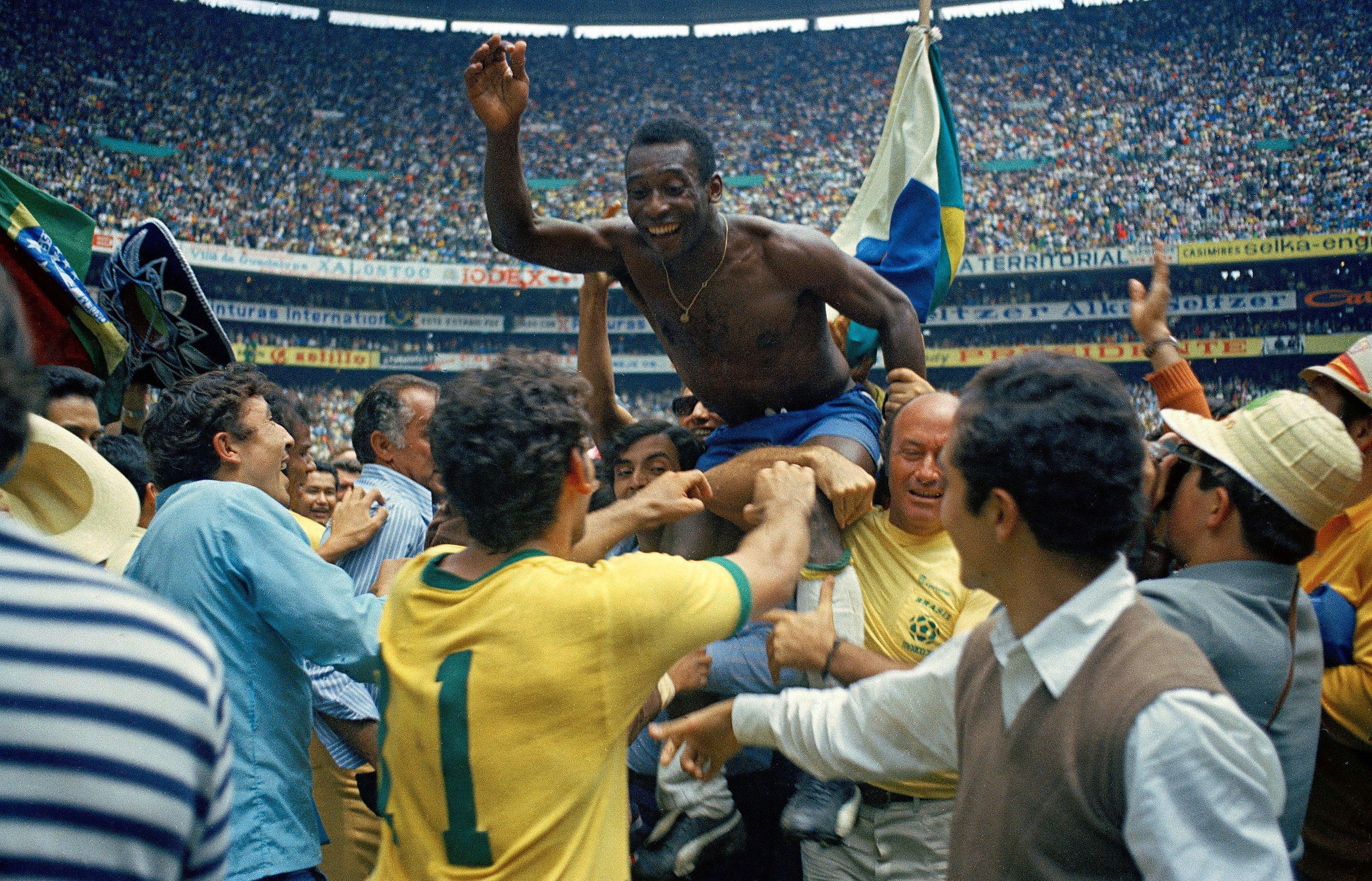Pelé celebrating Brazil's 1970 World Cup victory in Mexico City